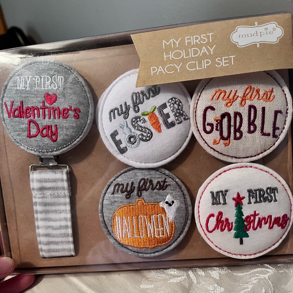 Mud Pie “My First Holiday Pacy Clip Set”